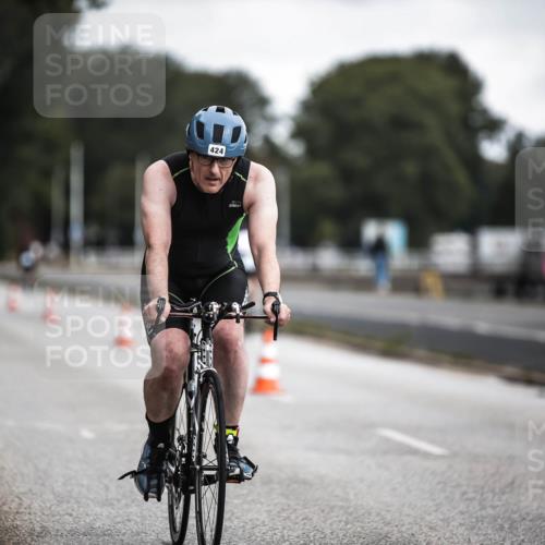 16.08.2026 - KN Förde Triathlon 2026 H.Heesch http://msf.ph/oto/9979959 16.08.2026 11:37:23 Radfahren 413, 424 meine-sportfotos.de