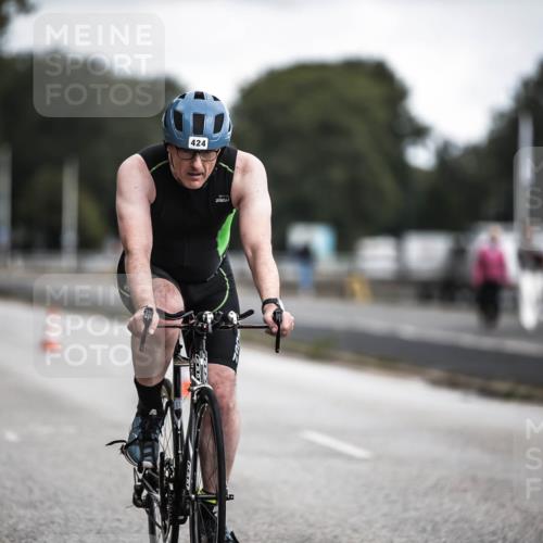 16.08.2026 - KN Förde Triathlon 2026 H.Heesch http://msf.ph/oto/9979968 16.08.2026 11:37:23 Radfahren 413, 424 meine-sportfotos.de