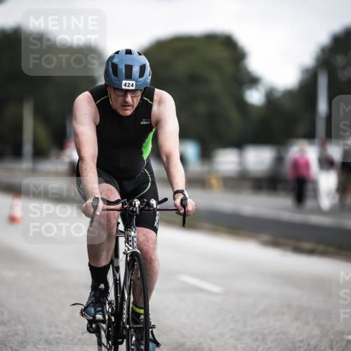 16.08.2026 - KN Förde Triathlon 2026 H.Heesch http://msf.ph/oto/9979971 16.08.2026 11:37:23 Radfahren 413, 424 meine-sportfotos.de