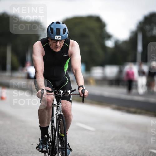 16.08.2026 - KN Förde Triathlon 2026 H.Heesch http://msf.ph/oto/9979973 16.08.2026 11:37:23 Radfahren 413, 424 meine-sportfotos.de