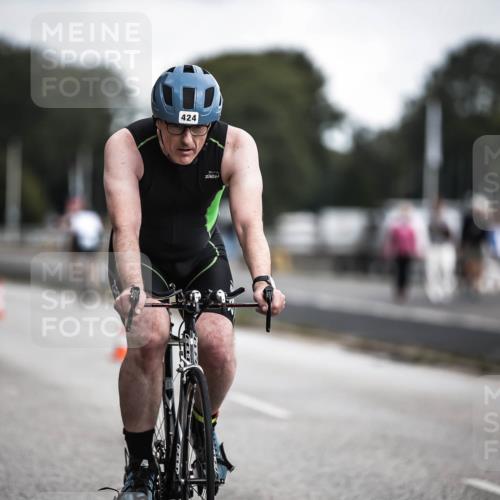 16.08.2026 - KN Förde Triathlon 2026 H.Heesch http://msf.ph/oto/9979975 16.08.2026 11:37:23 Radfahren 413, 424 meine-sportfotos.de