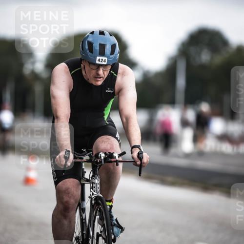 16.08.2026 - KN Förde Triathlon 2026 H.Heesch http://msf.ph/oto/9979982 16.08.2026 11:37:24 Radfahren 413, 424 meine-sportfotos.de