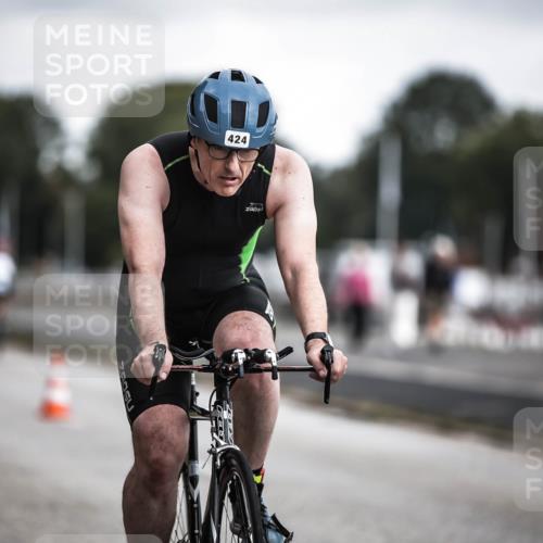 16.08.2026 - KN Förde Triathlon 2026 H.Heesch http://msf.ph/oto/9979984 16.08.2026 11:37:24 Radfahren 413, 424 meine-sportfotos.de