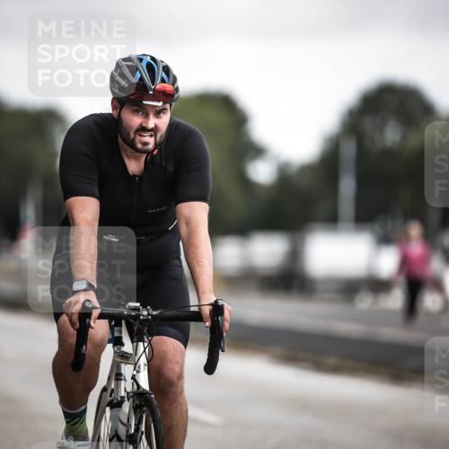16.08.2026 - KN Förde Triathlon 2026 H.Heesch http://msf.ph/oto/9980017 16.08.2026 11:37:30 Radfahren 374, 413 meine-sportfotos.de