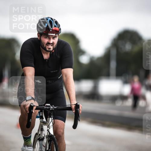 16.08.2026 - KN Förde Triathlon 2026 H.Heesch http://msf.ph/oto/9980018 16.08.2026 11:37:30 Radfahren 374, 413 meine-sportfotos.de