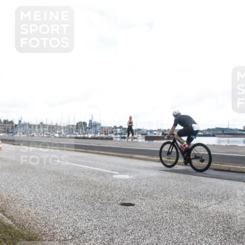 16.08.2026 - KN Förde Triathlon 2026 H.Heesch http://msf.ph/oto/9980109 16.08.2026 11:23:47 Radfahren 385, 407 meine-sportfotos.de