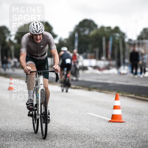 16.08.2026 - KN Förde Triathlon 2026 H.Heesch http://msf.ph/oto/9980159 16.08.2026 11:43:51 Radfahren  meine-sportfotos.de