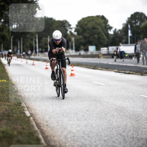 16.08.2026 - KN Förde Triathlon 2026 H.Heesch http://msf.ph/oto/9980345 16.08.2026 11:44:35 Radfahren 376, 392 meine-sportfotos.de