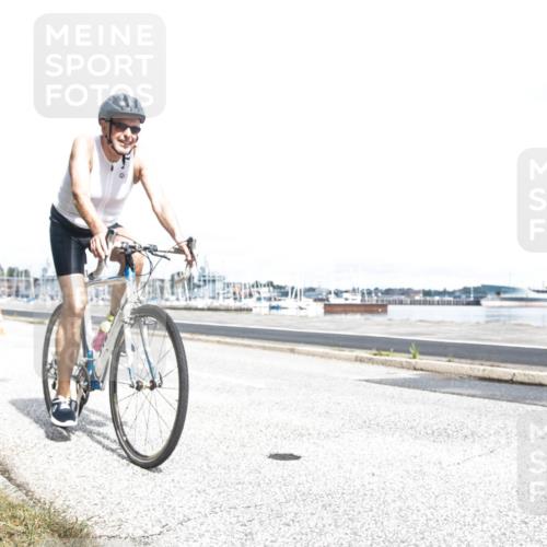 16.08.2026 - KN Förde Triathlon 2026 H.Heesch http://msf.ph/oto/9980384 16.08.2026 11:28:30 Radfahren 353, 402 meine-sportfotos.de
