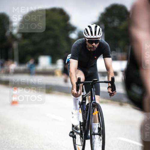 16.08.2026 - KN Förde Triathlon 2026 H.Heesch http://msf.ph/oto/9980953 16.08.2026 11:50:35 Radfahren 414, 424 meine-sportfotos.de