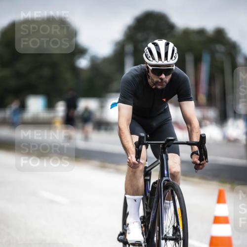 16.08.2026 - KN Förde Triathlon 2026 H.Heesch http://msf.ph/oto/9980956 16.08.2026 11:50:35 Radfahren 414, 424 meine-sportfotos.de
