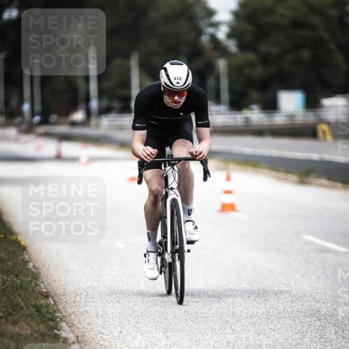 16.08.2026 - KN Förde Triathlon 2026 H.Heesch http://msf.ph/oto/9981454 16.08.2026 12:47:12 Radfahren 512, 528 meine-sportfotos.de