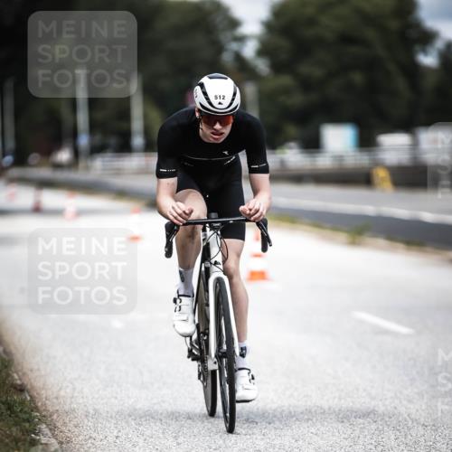 16.08.2026 - KN Förde Triathlon 2026 H.Heesch http://msf.ph/oto/9981458 16.08.2026 12:47:12 Radfahren 512, 528 meine-sportfotos.de