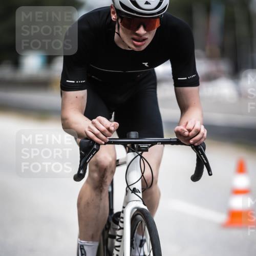 16.08.2026 - KN Förde Triathlon 2026 H.Heesch http://msf.ph/oto/9981474 16.08.2026 12:47:13 Radfahren 512, 528 meine-sportfotos.de