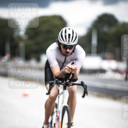 16.08.2026 - KN Förde Triathlon 2026 H.Heesch http://msf.ph/oto/9981552 16.08.2026 12:48:40 Radfahren 506, 514, 523, 526 meine-sportfotos.de