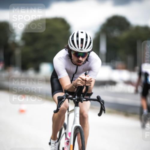 16.08.2026 - KN Förde Triathlon 2026 H.Heesch http://msf.ph/oto/9981553 16.08.2026 12:48:40 Radfahren 506, 514, 523, 526 meine-sportfotos.de