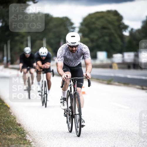 16.08.2026 - KN Förde Triathlon 2026 H.Heesch http://msf.ph/oto/9981649 16.08.2026 12:49:35 Radfahren 501, 540, 542, 543, 551 meine-sportfotos.de