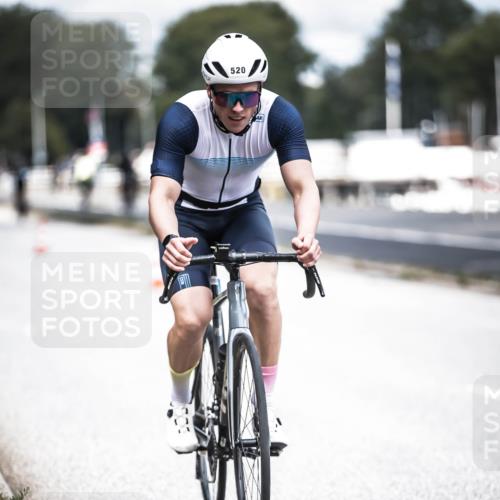 16.08.2026 - KN Förde Triathlon 2026 H.Heesch http://msf.ph/oto/9981731 16.08.2026 12:50:11 Radfahren 520, 541, 598 meine-sportfotos.de