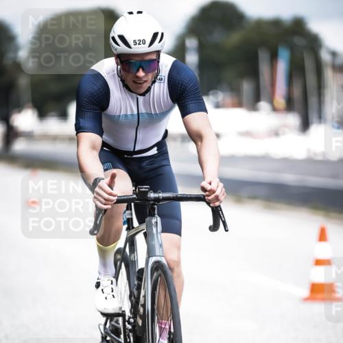 16.08.2026 - KN Förde Triathlon 2026 H.Heesch http://msf.ph/oto/9981735 16.08.2026 12:50:12 Radfahren 520, 541, 598 meine-sportfotos.de