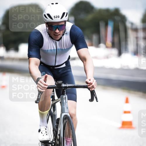 16.08.2026 - KN Förde Triathlon 2026 H.Heesch http://msf.ph/oto/9981736 16.08.2026 12:50:12 Radfahren 520, 541, 598 meine-sportfotos.de