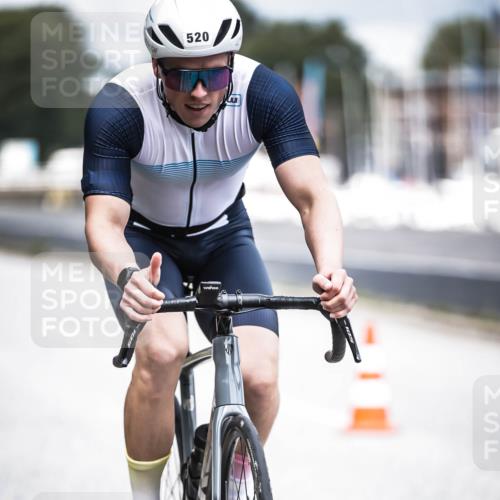 16.08.2026 - KN Förde Triathlon 2026 H.Heesch http://msf.ph/oto/9981738 16.08.2026 12:50:12 Radfahren 520, 541, 598 meine-sportfotos.de