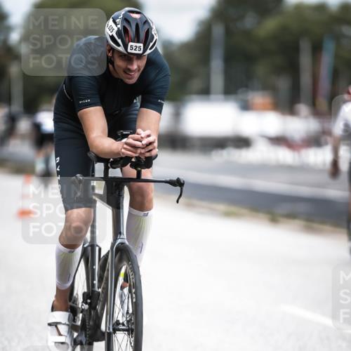 16.08.2026 - KN Förde Triathlon 2026 H.Heesch http://msf.ph/oto/9981822 16.08.2026 12:51:01 Radfahren 525, 556, 575, 588 meine-sportfotos.de