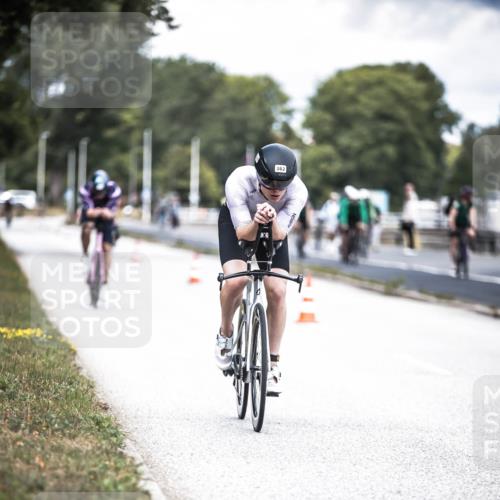 16.08.2026 - KN Förde Triathlon 2026 H.Heesch http://msf.ph/oto/9981930 16.08.2026 12:51:53 Radfahren 362, 510, 552, 557, 703 meine-sportfotos.de