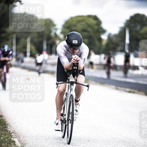 16.08.2026 - KN Förde Triathlon 2026 H.Heesch http://msf.ph/oto/9981937 16.08.2026 12:51:53 Radfahren 362, 510, 552, 557, 703 meine-sportfotos.de
