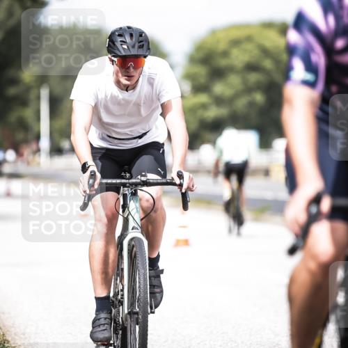 16.08.2026 - KN Förde Triathlon 2026 H.Heesch http://msf.ph/oto/9982018 16.08.2026 12:52:38 Radfahren 532, 533, 558 meine-sportfotos.de