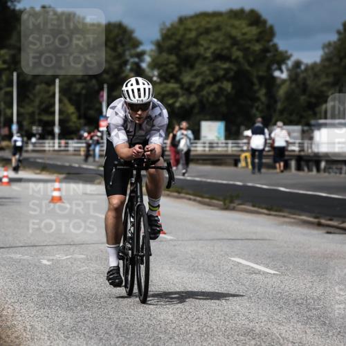 16.08.2026 - KN Förde Triathlon 2026 H.Heesch http://msf.ph/oto/9982027 16.08.2026 12:52:50 Radfahren 504, 546, 562, 580, 705, 710 meine-sportfotos.de
