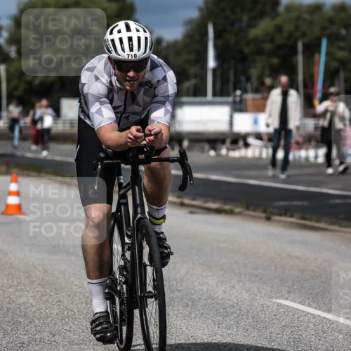 16.08.2026 - KN Förde Triathlon 2026 H.Heesch http://msf.ph/oto/9982040 16.08.2026 12:52:50 Radfahren 504, 546, 562, 580, 705, 710 meine-sportfotos.de