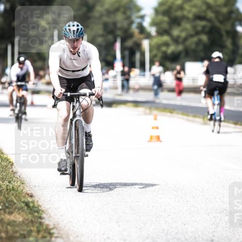 16.08.2026 - KN Förde Triathlon 2026 H.Heesch http://msf.ph/oto/9982041 16.08.2026 12:52:56 Radfahren 538, 548, 562, 580, 705 meine-sportfotos.de