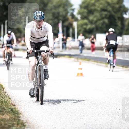 16.08.2026 - KN Förde Triathlon 2026 H.Heesch http://msf.ph/oto/9982042 16.08.2026 12:52:56 Radfahren 538, 548, 562, 580, 705 meine-sportfotos.de