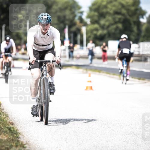 16.08.2026 - KN Förde Triathlon 2026 H.Heesch http://msf.ph/oto/9982043 16.08.2026 12:52:56 Radfahren 538, 548, 562, 580, 705 meine-sportfotos.de