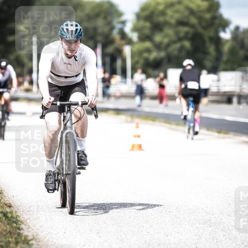 16.08.2026 - KN Förde Triathlon 2026 H.Heesch http://msf.ph/oto/9982045 16.08.2026 12:52:56 Radfahren 538, 548, 562, 580, 705 meine-sportfotos.de