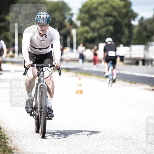 16.08.2026 - KN Förde Triathlon 2026 H.Heesch http://msf.ph/oto/9982047 16.08.2026 12:52:56 Radfahren 538, 548, 562, 580, 705 meine-sportfotos.de