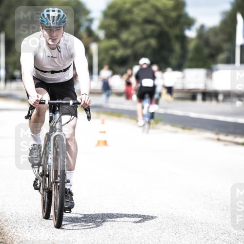 16.08.2026 - KN Förde Triathlon 2026 H.Heesch http://msf.ph/oto/9982050 16.08.2026 12:52:57 Radfahren 538, 548, 562, 580, 705 meine-sportfotos.de