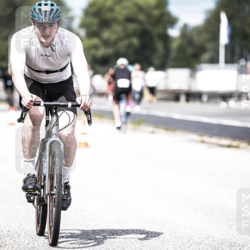 16.08.2026 - KN Förde Triathlon 2026 H.Heesch http://msf.ph/oto/9982053 16.08.2026 12:52:57 Radfahren 538, 548, 562, 580, 705 meine-sportfotos.de