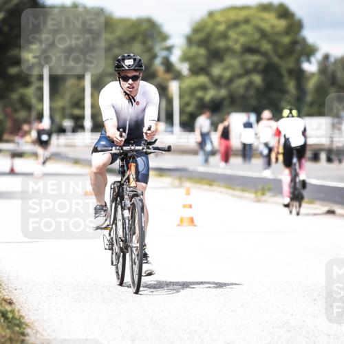 16.08.2026 - KN Förde Triathlon 2026 H.Heesch http://msf.ph/oto/9982061 16.08.2026 12:52:59 Radfahren 502, 538, 548, 587 meine-sportfotos.de