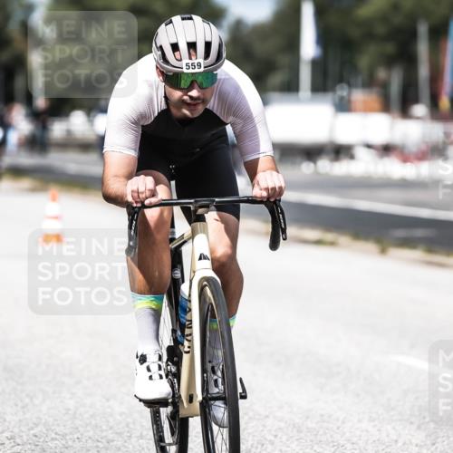 16.08.2026 - KN Förde Triathlon 2026 H.Heesch http://msf.ph/oto/9982098 16.08.2026 12:53:07 Radfahren 535, 559, 587, 701, 733 meine-sportfotos.de