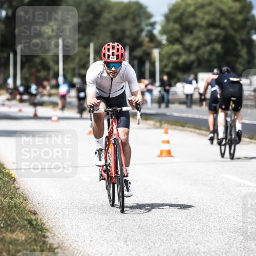 16.08.2026 - KN Förde Triathlon 2026 H.Heesch http://msf.ph/oto/9982100 16.08.2026 12:53:10 Radfahren 561, 701 meine-sportfotos.de