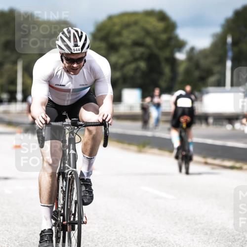 16.08.2026 - KN Förde Triathlon 2026 H.Heesch http://msf.ph/oto/9982173 16.08.2026 12:53:34 Radfahren 544, 575 meine-sportfotos.de