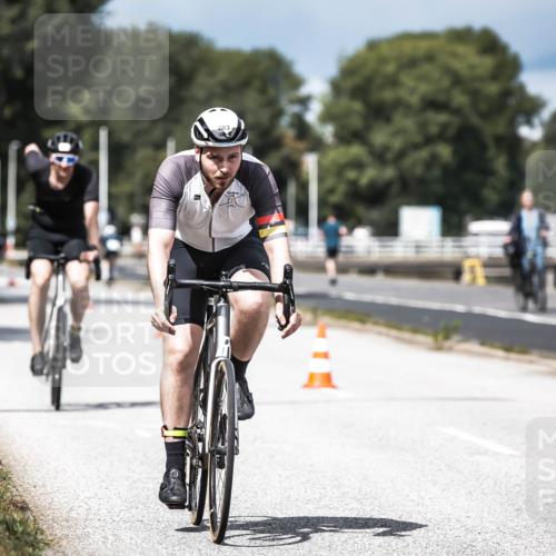 16.08.2026 - KN Förde Triathlon 2026 H.Heesch http://msf.ph/oto/9982277 16.08.2026 12:54:15 Radfahren 550, 703 meine-sportfotos.de