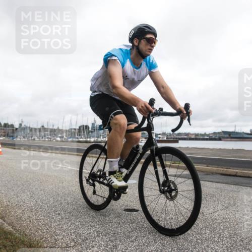 16.08.2026 - KN Förde Triathlon 2026 H.Heesch http://msf.ph/oto/9982417 16.08.2026 11:34:49 Radfahren 345, 358, 374, 394, 408, 410 meine-sportfotos.de