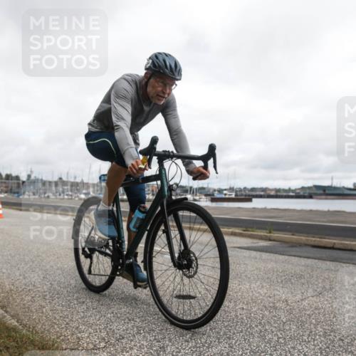 16.08.2026 - KN Förde Triathlon 2026 H.Heesch http://msf.ph/oto/9982418 16.08.2026 11:34:50 Radfahren 345, 358, 374, 394, 408, 410 meine-sportfotos.de