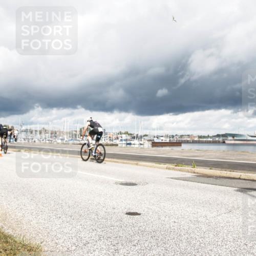 16.08.2026 - KN Förde Triathlon 2026 H.Heesch http://msf.ph/oto/9982755 16.08.2026 12:53:09 Radfahren 559, 701 meine-sportfotos.de