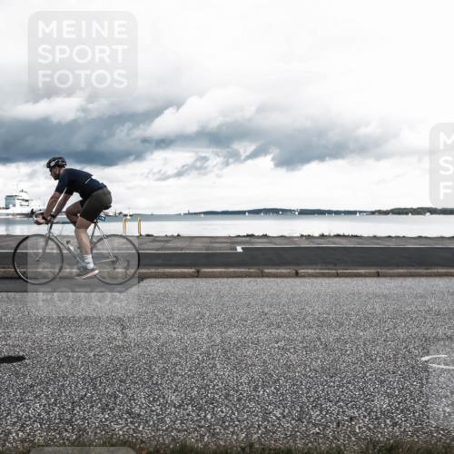 16.08.2026 - KN Förde Triathlon 2026 H.Heesch http://msf.ph/oto/9982942 16.08.2026 12:57:42 Radfahren 586, 711 meine-sportfotos.de