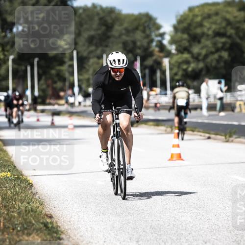 16.08.2026 - KN Förde Triathlon 2026 H.Heesch http://msf.ph/oto/9983599 16.08.2026 12:55:05 Radfahren 196, 523, 555, 586, 721 meine-sportfotos.de