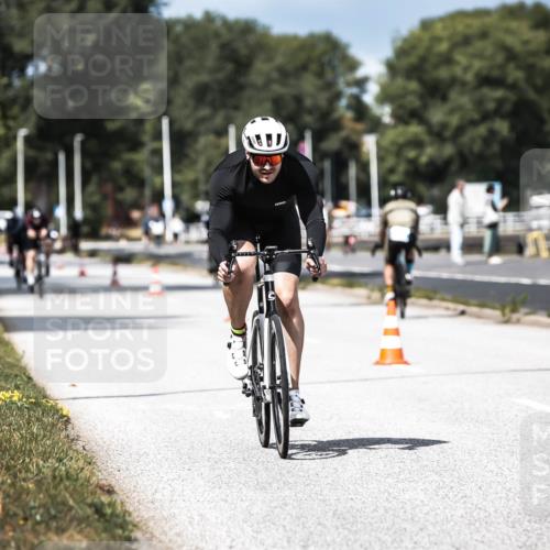16.08.2026 - KN Förde Triathlon 2026 H.Heesch http://msf.ph/oto/9983600 16.08.2026 12:55:05 Radfahren 196, 523, 555, 586, 721 meine-sportfotos.de