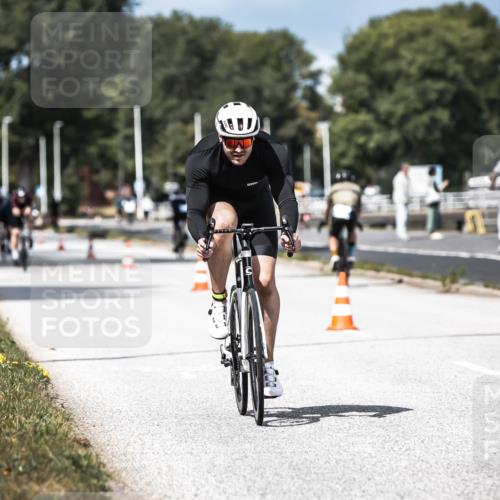 16.08.2026 - KN Förde Triathlon 2026 H.Heesch http://msf.ph/oto/9983602 16.08.2026 12:55:05 Radfahren 196, 523, 555, 586, 721 meine-sportfotos.de